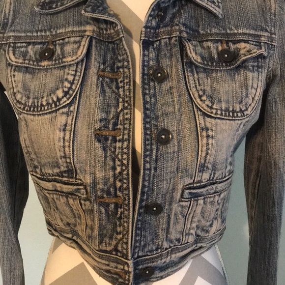 Cropped Jean Jacket - Picture 2 of 10